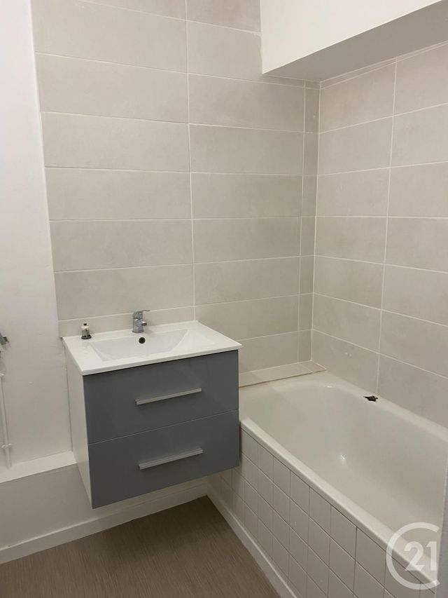 Appartement T3 &agrave; louer - 3 pi&egrave;ces - 60,32 m2 - Annonay - 07 - RHONE-ALPES