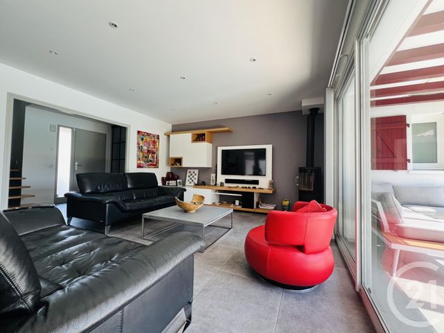 Maison &agrave; louer - 7 pi&egrave;ces - 204,44 m2 - Bassussarry - 64 - AQUITAINE