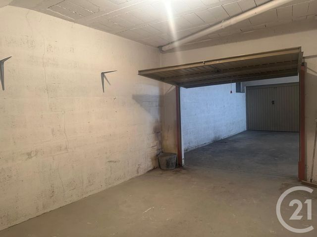 parking - VILLE D AVRAY - 92