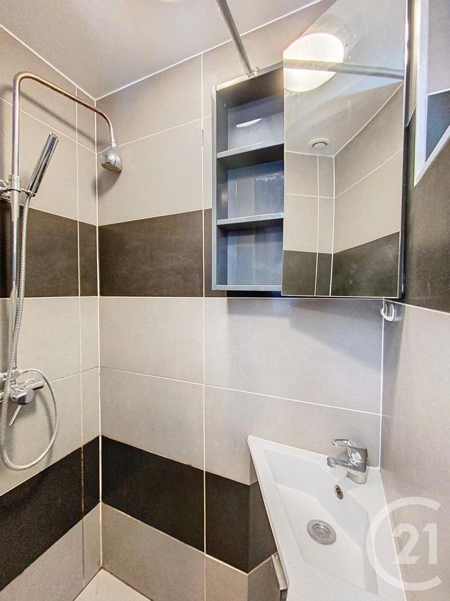 Appartement Studio à louer - 1 pièce - 14 m2 - Clichy - 92 - ILE-DE-FRANCE