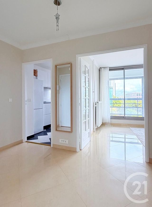 Appartement &agrave; louer - 4 pi&egrave;ces - 87 m2 - Courbevoie - 92 - ILE-DE-FRANCE