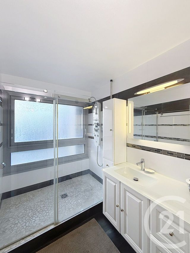 Appartement &agrave; louer - 4 pi&egrave;ces - 87 m2 - Courbevoie - 92 - ILE-DE-FRANCE