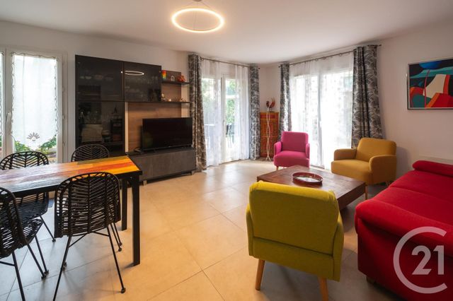 Appartement F3 à vendre - 3 pièces - 63 m2 - Bormes Les Mimosas - 83 - PROVENCE-ALPES-COTE-D-AZUR