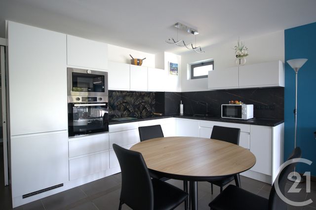 Appartement F3 &agrave; vendre - 3 pi&egrave;ces - 65,32 m2 - Le Lavandou - 83 - PROVENCE-ALPES-COTE-D-AZUR