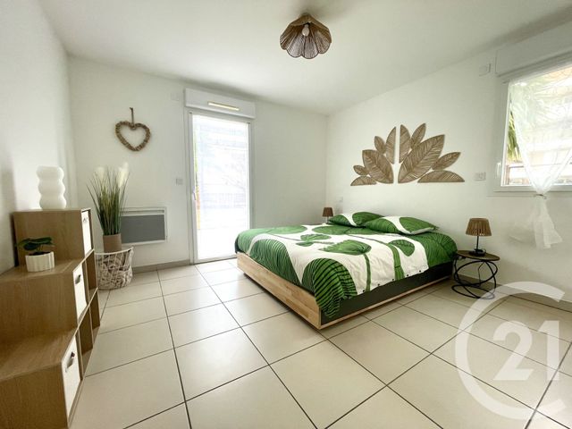 Appartement T3 à vendre - 3 pièces - 66 m2 - Le Lavandou - 83 - PROVENCE-ALPES-COTE-D-AZUR