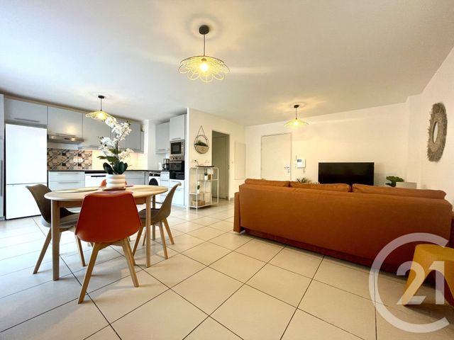 Appartement T3 à vendre - 3 pièces - 66 m2 - Le Lavandou - 83 - PROVENCE-ALPES-COTE-D-AZUR