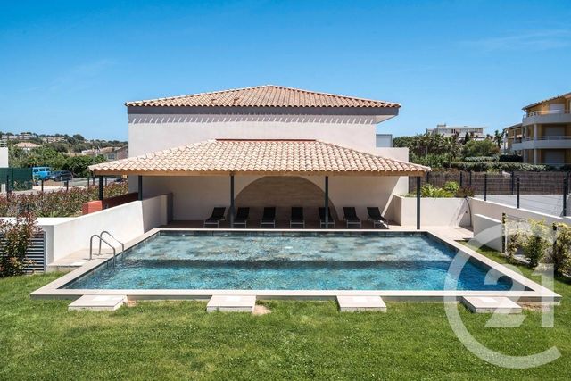 Appartement T3 à vendre - 3 pièces - 58 m2 - Le Lavandou - 83 - PROVENCE-ALPES-COTE-D-AZUR