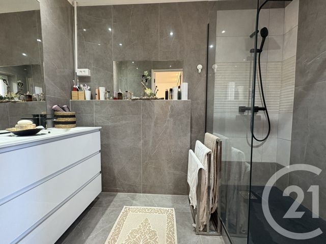 Appartement T4 à vendre - 4 pièces - 80 m2 - Bormes Les Mimosas - 83 - PROVENCE-ALPES-COTE-D-AZUR