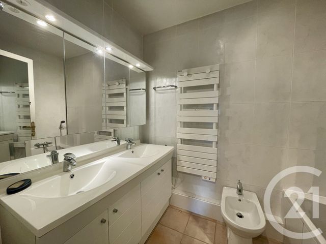 Appartement T4 à vendre - 4 pièces - 85 m2 - Le Lavandou - 83 - PROVENCE-ALPES-COTE-D-AZUR