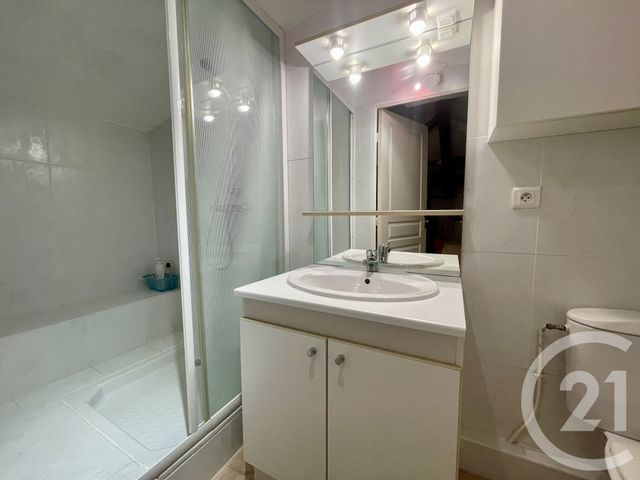 Appartement T4 à vendre - 4 pièces - 85 m2 - Le Lavandou - 83 - PROVENCE-ALPES-COTE-D-AZUR