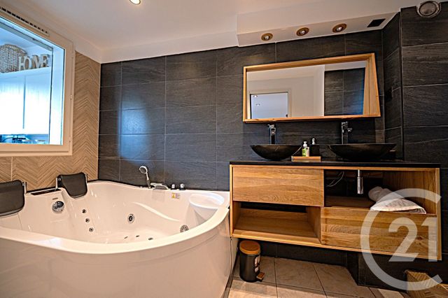 Appartement T1 &agrave; vendre - 1 pi&egrave;ce - 32,11 m2 - Bormes Les Mimosas - 83 - PROVENCE-ALPES-COTE-D-AZUR