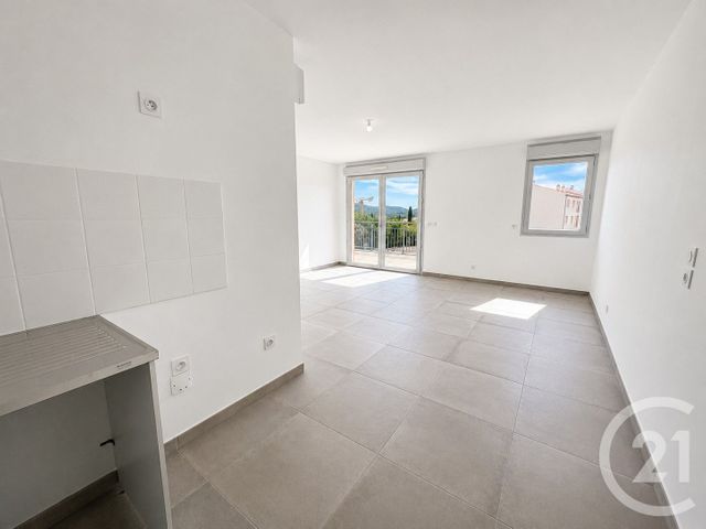 Appartement T4 &agrave; vendre - 4 pi&egrave;ces - 80,20 m2 - Bormes Les Mimosas - 83 - PROVENCE-ALPES-COTE-D-AZUR