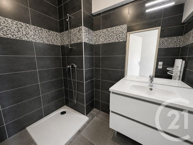 Appartement T4 &agrave; vendre - 4 pi&egrave;ces - 80,20 m2 - Bormes Les Mimosas - 83 - PROVENCE-ALPES-COTE-D-AZUR