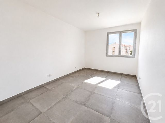 Appartement T4 &agrave; vendre - 4 pi&egrave;ces - 80,20 m2 - Bormes Les Mimosas - 83 - PROVENCE-ALPES-COTE-D-AZUR