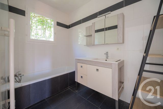 Maison &agrave; vendre - 4 pi&egrave;ces - 75 m2 - Bormes Les Mimosas - 83 - PROVENCE-ALPES-COTE-D-AZUR