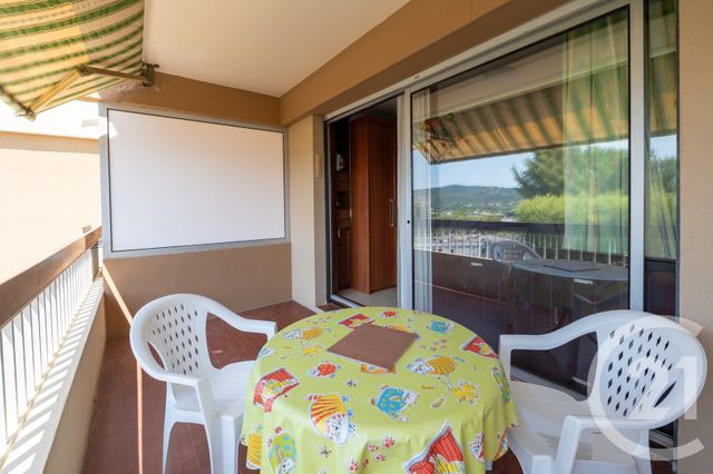 Appartement Studio &agrave; vendre - 1 pi&egrave;ce - 30,57 m2 - Bormes Les Mimosas - 83 - PROVENCE-ALPES-COTE-D-AZUR