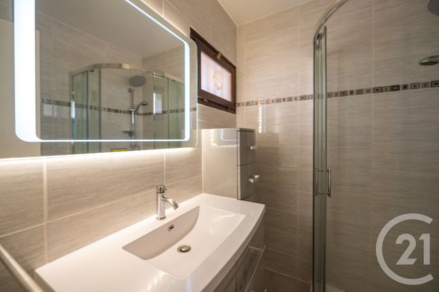 Appartement Studio &agrave; vendre - 1 pi&egrave;ce - 30,57 m2 - Bormes Les Mimosas - 83 - PROVENCE-ALPES-COTE-D-AZUR