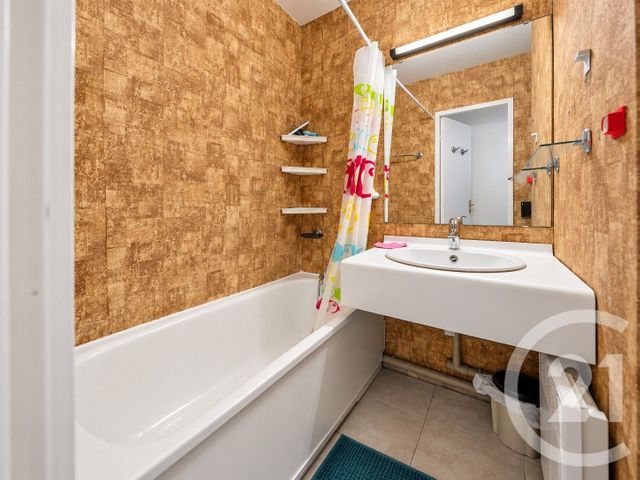 Appartement T2 &agrave; vendre - 2 pi&egrave;ces - 29,79 m2 - Bormes Les Mimosas - 83 - PROVENCE-ALPES-COTE-D-AZUR