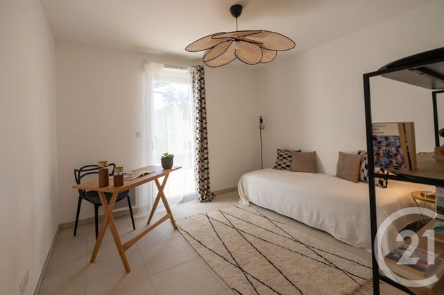 Appartement T4 à vendre - 4 pièces - 80 m2 - Le Lavandou - 83 - PROVENCE-ALPES-COTE-D-AZUR