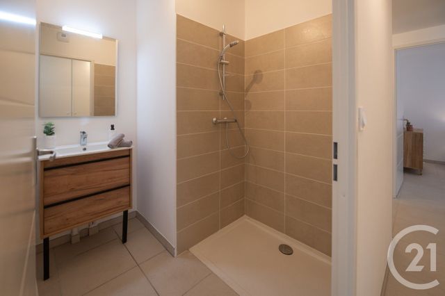 Appartement T4 à vendre - 4 pièces - 80 m2 - Le Lavandou - 83 - PROVENCE-ALPES-COTE-D-AZUR