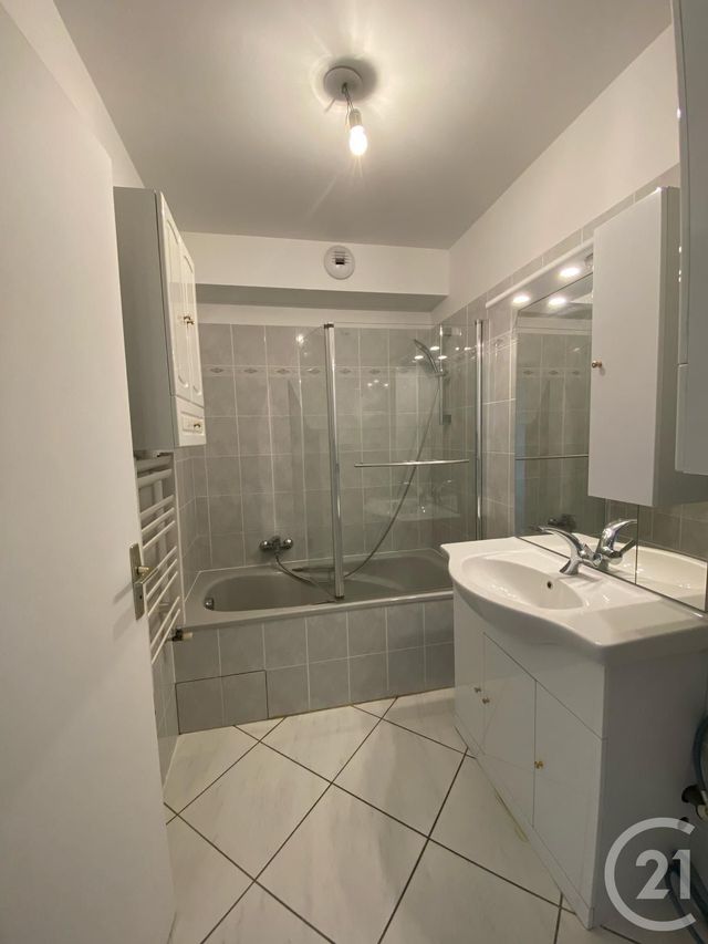 Appartement T2 &agrave; louer - 3 pi&egrave;ces - 65,36 m2 - La Roche Sur Foron - 74 - RHONE-ALPES