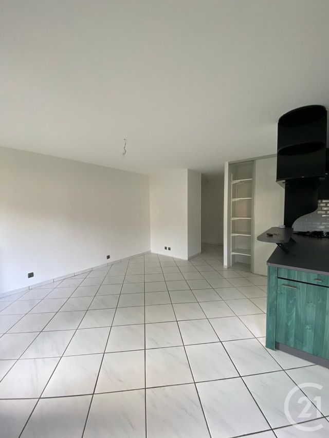 Appartement T2 &agrave; louer - 3 pi&egrave;ces - 65,36 m2 - La Roche Sur Foron - 74 - RHONE-ALPES