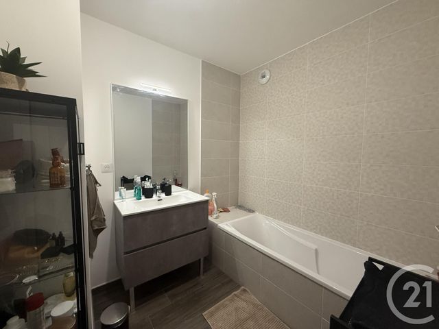 Appartement T3 &agrave; louer - 3 pi&egrave;ces - 63,68 m2 - St Pierre En Faucigny - 74 - RHONE-ALPES