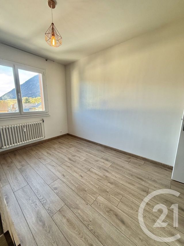 Appartement F3 bis &agrave; louer - 4 pi&egrave;ces - 78,46 m2 - St Pierre En Faucigny - 74 - RHONE-ALPES