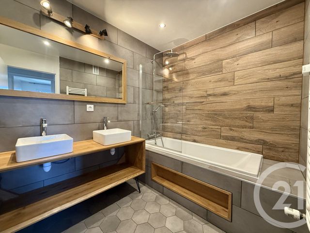 Appartement F3 bis &agrave; louer - 4 pi&egrave;ces - 78,46 m2 - St Pierre En Faucigny - 74 - RHONE-ALPES