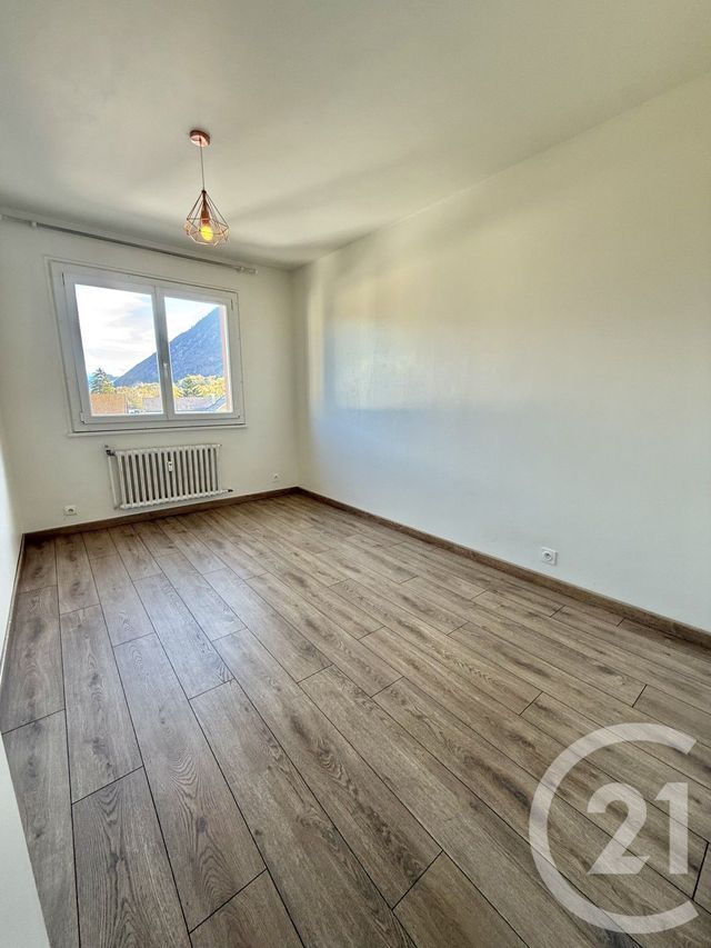 Appartement F3 bis &agrave; louer - 4 pi&egrave;ces - 78,46 m2 - St Pierre En Faucigny - 74 - RHONE-ALPES