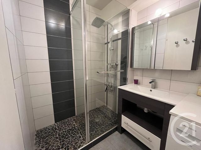 Appartement F3 &agrave; louer - 3 pi&egrave;ces - 64,70 m2 - St Pierre En Faucigny - 74 - RHONE-ALPES