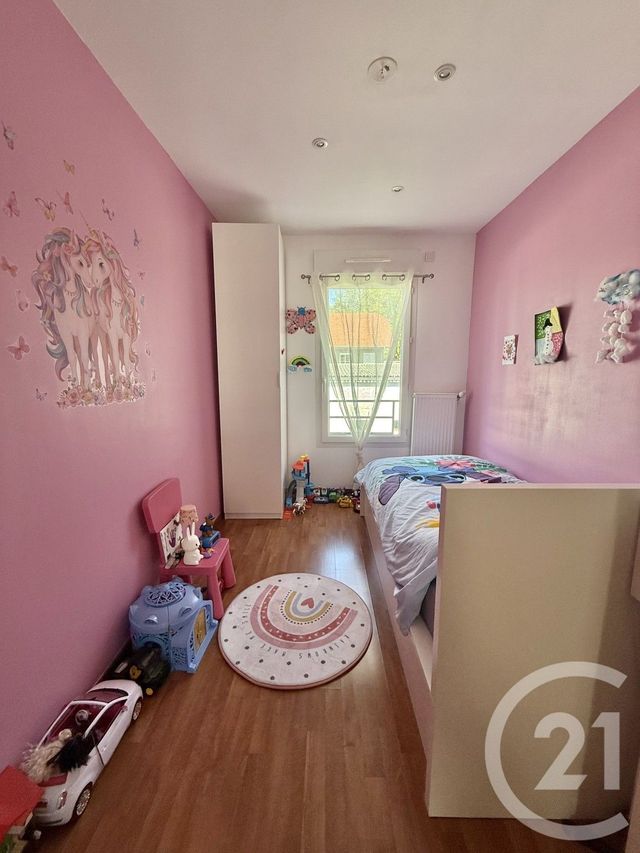 Appartement F3 bis &agrave; louer - 4 pi&egrave;ces - 73 m2 - St Pierre En Faucigny - 74 - RHONE-ALPES