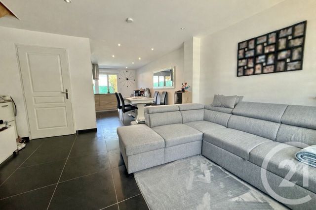 Appartement F3 bis &agrave; louer - 4 pi&egrave;ces - 73 m2 - St Pierre En Faucigny - 74 - RHONE-ALPES