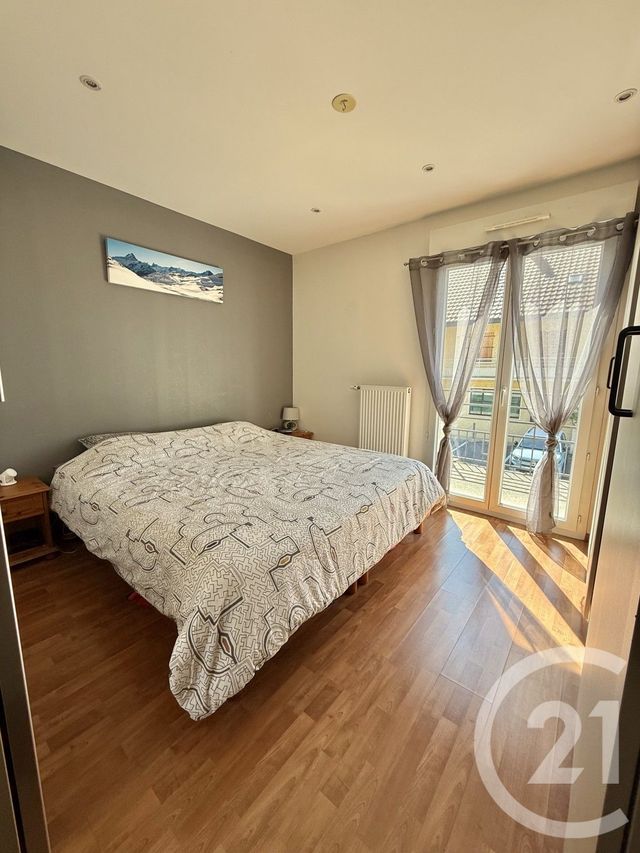 Appartement F3 bis &agrave; louer - 4 pi&egrave;ces - 73 m2 - St Pierre En Faucigny - 74 - RHONE-ALPES