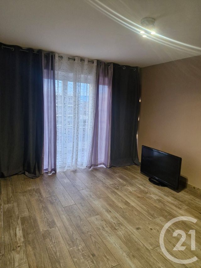 Appartement T1 &agrave; louer - 1 pi&egrave;ce - 29,43 m2 - Gaillard - 74 - RHONE-ALPES