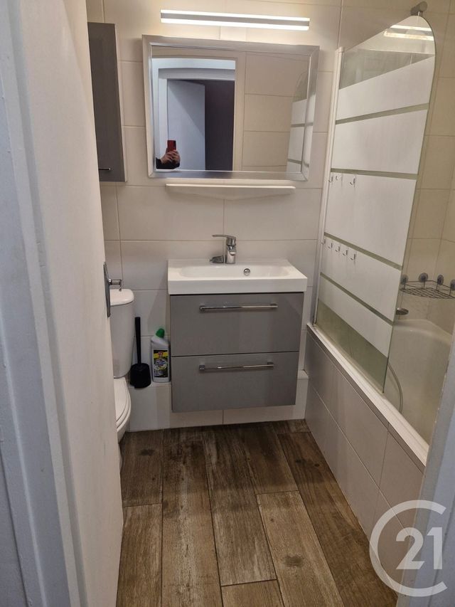 Appartement T1 &agrave; louer - 1 pi&egrave;ce - 29,43 m2 - Gaillard - 74 - RHONE-ALPES