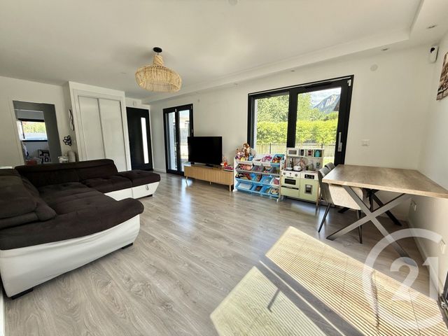 Maison &agrave; louer - 5 pi&egrave;ces - 80,24 m2 - St Pierre En Faucigny - 74 - RHONE-ALPES