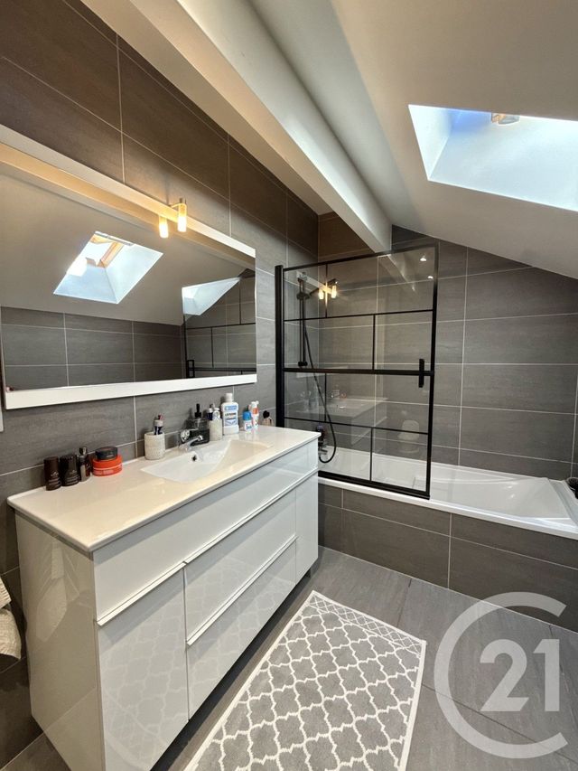 Maison &agrave; louer - 5 pi&egrave;ces - 80,24 m2 - St Pierre En Faucigny - 74 - RHONE-ALPES