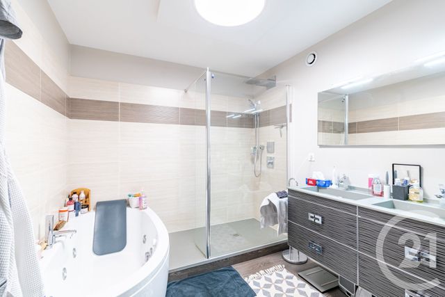 Appartement &agrave; vendre - 7 pi&egrave;ces - 180,68 m2 - Laval - 53 - PAYS-DE-LOIRE