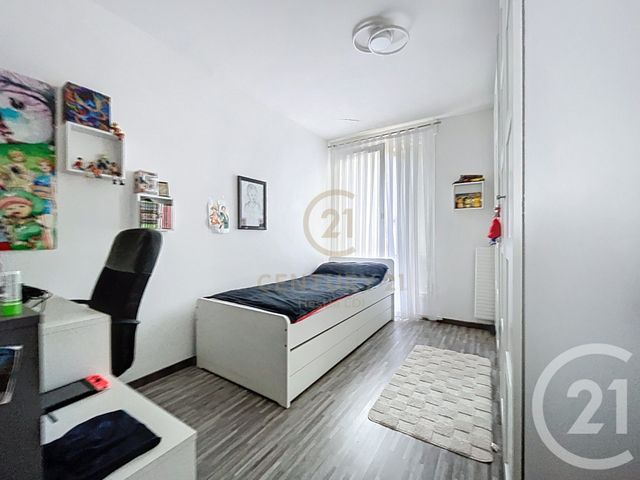 Appartement F3 à vendre - 3 pièces - 77 m2 - Vaulx En Velin - 69 - RHONE-ALPES