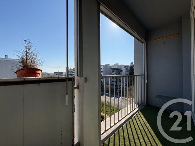 Appartement F4 &agrave; louer - 4 pi&egrave;ces - 64,66 m2 - Venissieux - 69 - RHONE-ALPES