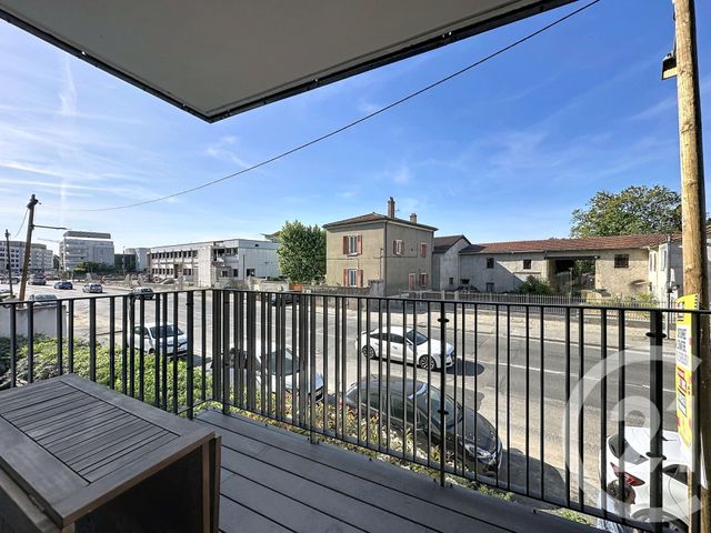 Appartement T2 &agrave; louer - 2 pi&egrave;ces - 37,75 m2 - Bron - 69 - RHONE-ALPES