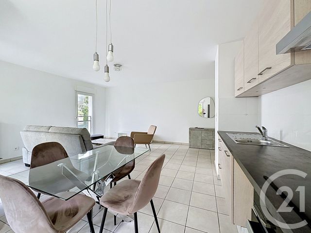 Appartement T3 &agrave; louer - 3 pi&egrave;ces - 65,99 m2 - St Priest - 69 - RHONE-ALPES