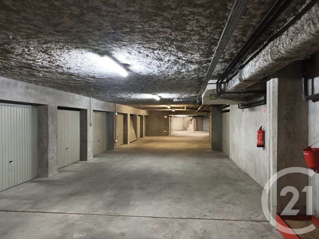 Parking &agrave; louer - 13 m2 - Lyon - 69008 - RHONE-ALPES