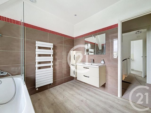 Maison à louer - 8 pièces - 150 m2 - Colombelles - 14 - BASSE-NORMANDIE