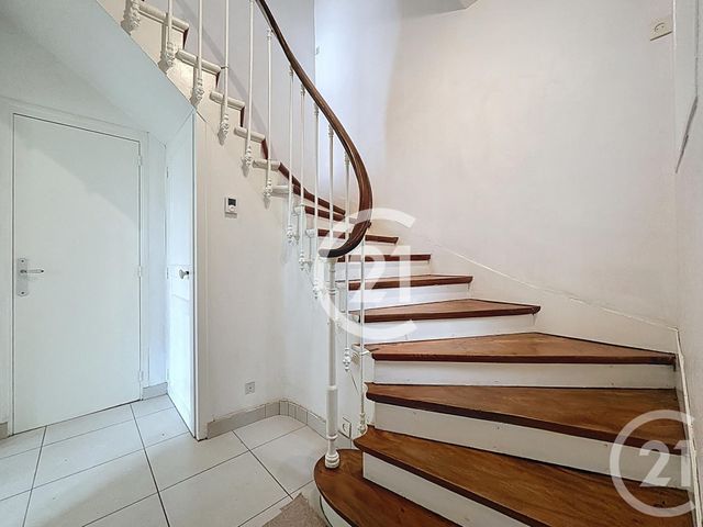 Maison à louer - 8 pièces - 150 m2 - Colombelles - 14 - BASSE-NORMANDIE