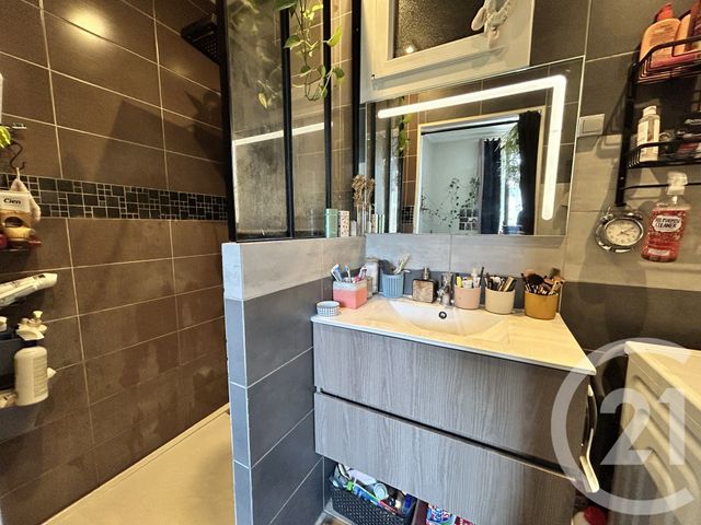 Appartement T3 à vendre - 3 pièces - 60,63 m2 - Chambery - 73 - RHONE-ALPES