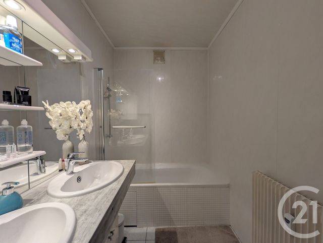 Appartement T3 &agrave; vendre - 3 pi&egrave;ces - 84,92 m2 - Chambery - 73 - RHONE-ALPES