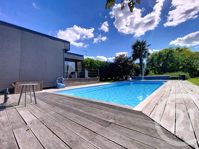 Maison à vendre - 7 pièces - 220 m2 - Tonnay Charente - 17 - POITOU-CHARENTES