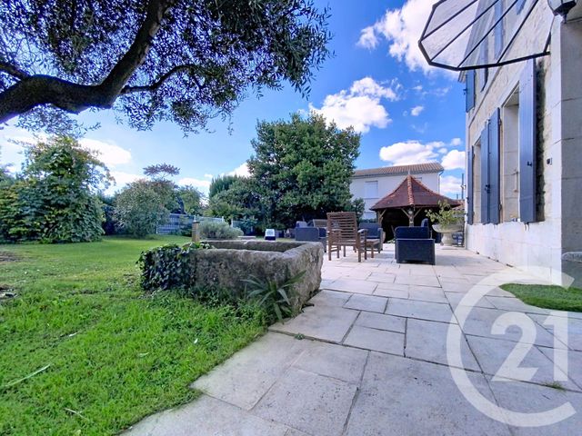 Maison à vendre - 7 pièces - 220 m2 - Tonnay Charente - 17 - POITOU-CHARENTES